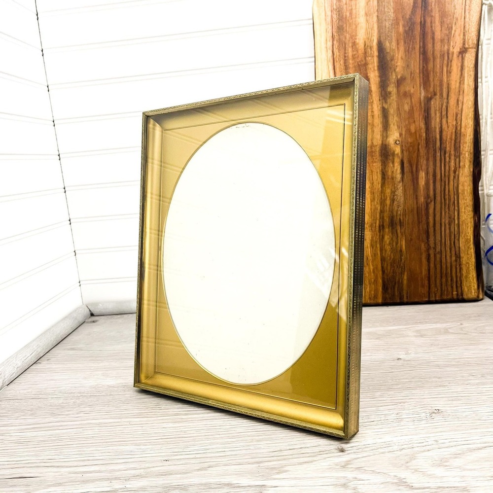 Vintage‎ Oval Brass Picture Frame 8x10